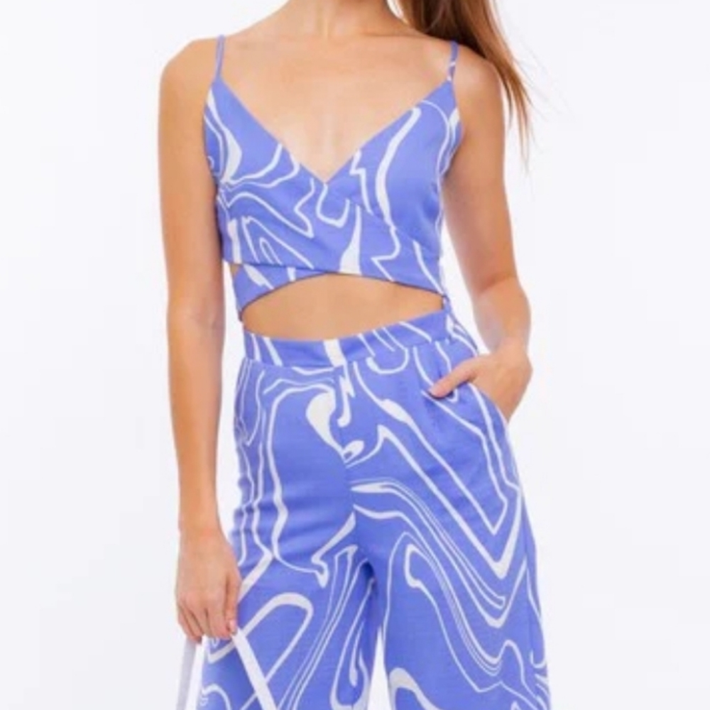 LE LIS Blue & White Absract Women's Surplice Crop Top With Back Tie. Sz M NWT